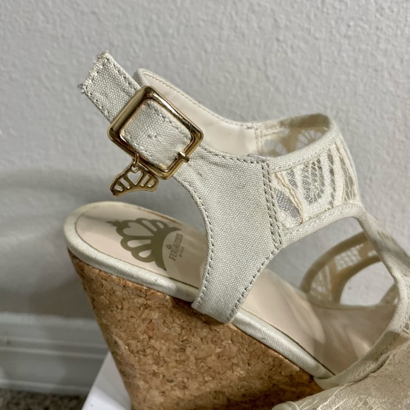 Cream lace wedge heels - Picture 4 of 5